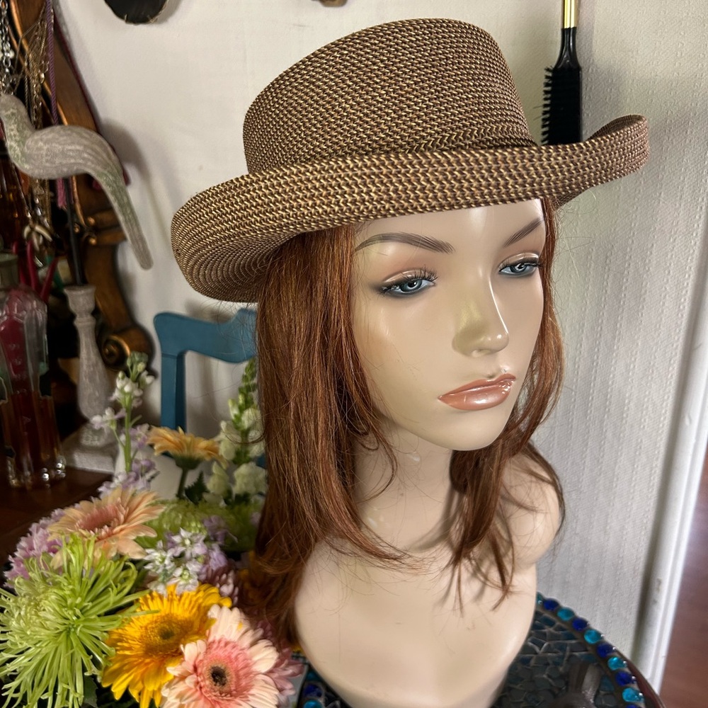 Lumen’s Collection Straw Sun Hat - Picture 2 of 9